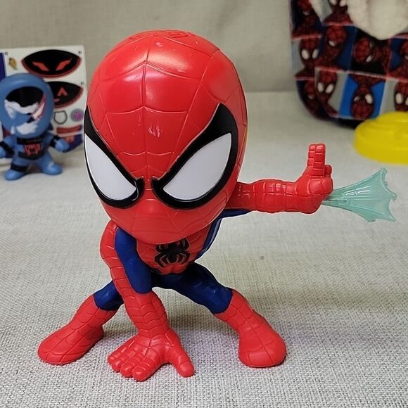 Spiderman figures and slippers - Picture 9 of 14